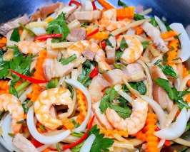 goi-ngo-sen-tom-thit