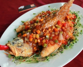 ca-chem-sauce-chua-ngot-nguyen-con